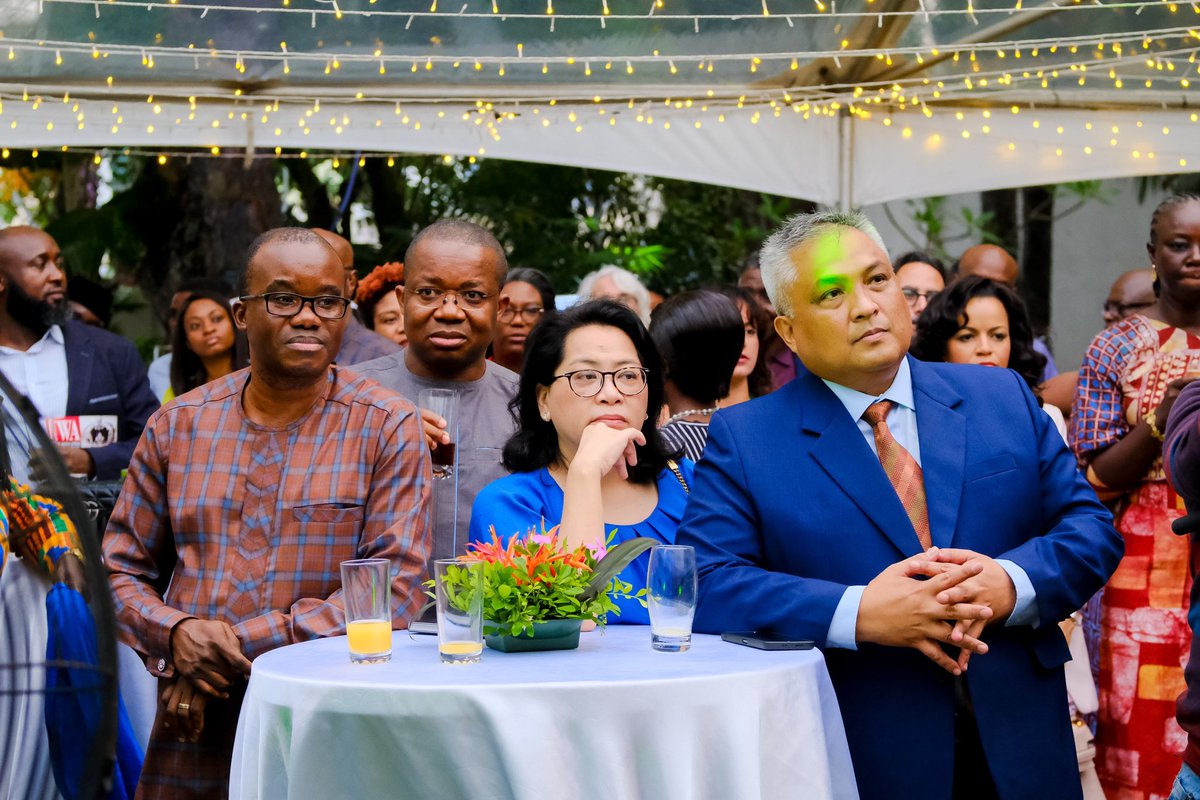 UKinNigeria's tweet photo. Yesterday, we bid an emotional and fond farewell to our brilliant and supportive outgoing British Deputy High Commissioner @benllewellynjo1.
 
Thank you, Ben, for your leadership &amp; dedication in growing the 🇬🇧🇳🇬 relationship.
 
We wish you all the best in your next role! https://t.co/EzGEUvInXF