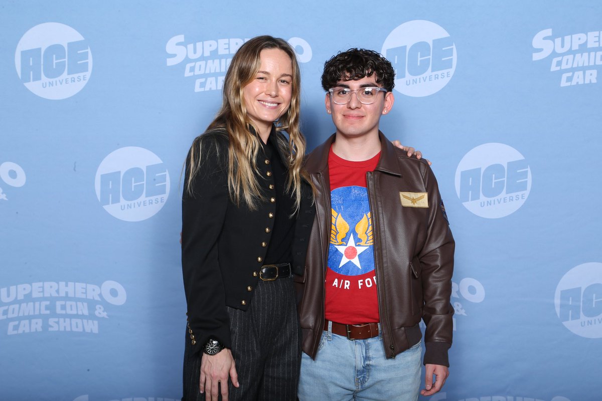 KevinRBenitez's tweet photo. @CaptMarvelNews @NoCesarverso Yes, I met her and she was so sweet and amazing! That short moment I had with her showed so much and what kind of person she is! https://t.co/dqZnDsGBQv