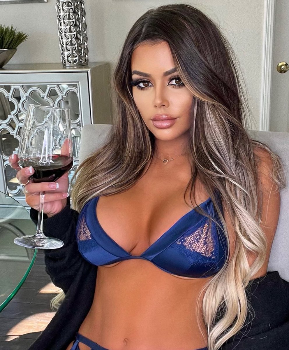 It's 5 o'clock somewhere 👠🍷