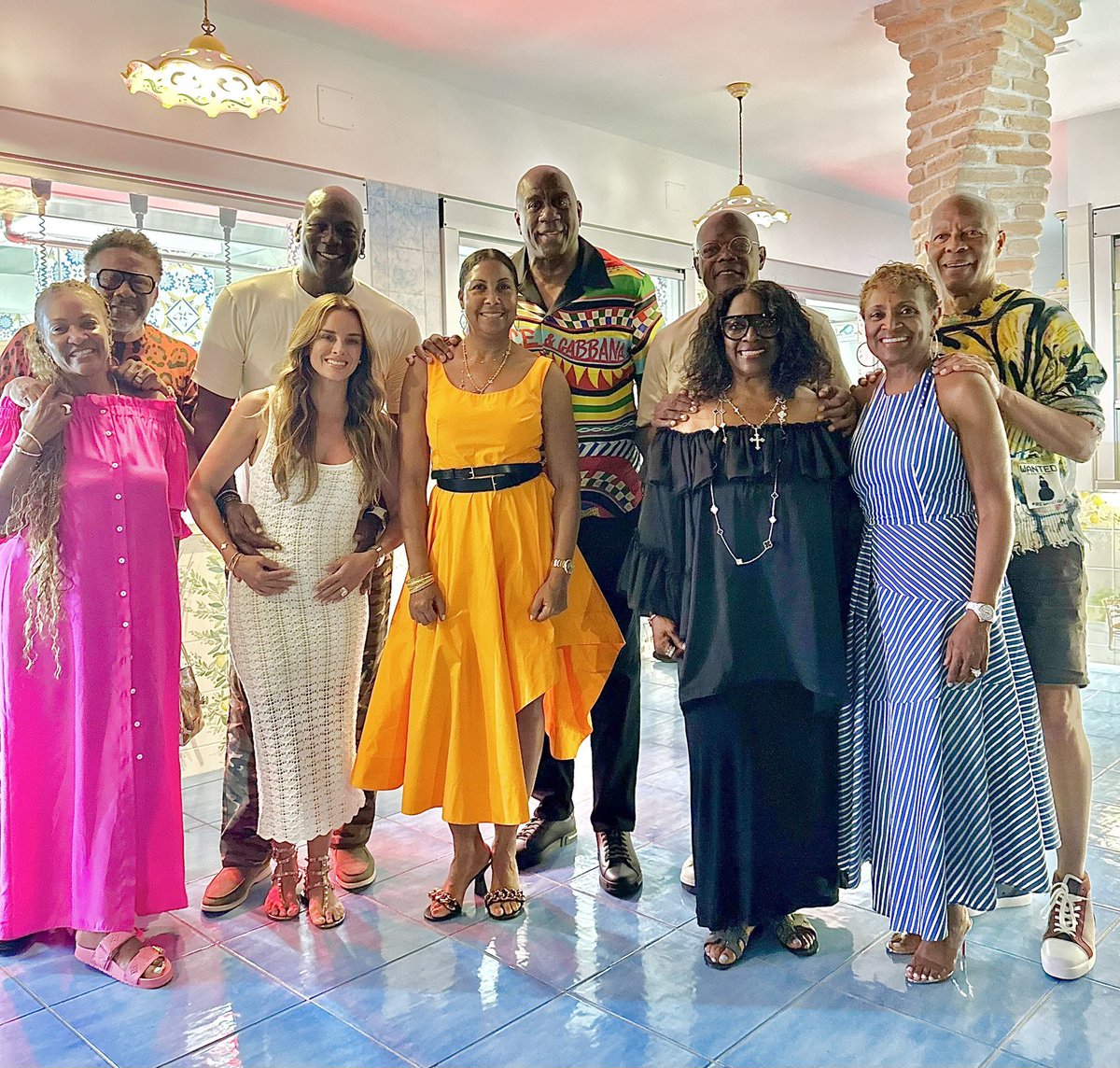 4Evashook's tweet photo. Jordan’s wife had to feel out of place. 😂 https://t.co/5nXk4jRYj9