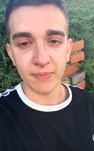 recyvenabarna's tweet photo. cómo no voy a ser una persona desconfiada si me comí esta con patatas https://t.co/t53XcJI96T