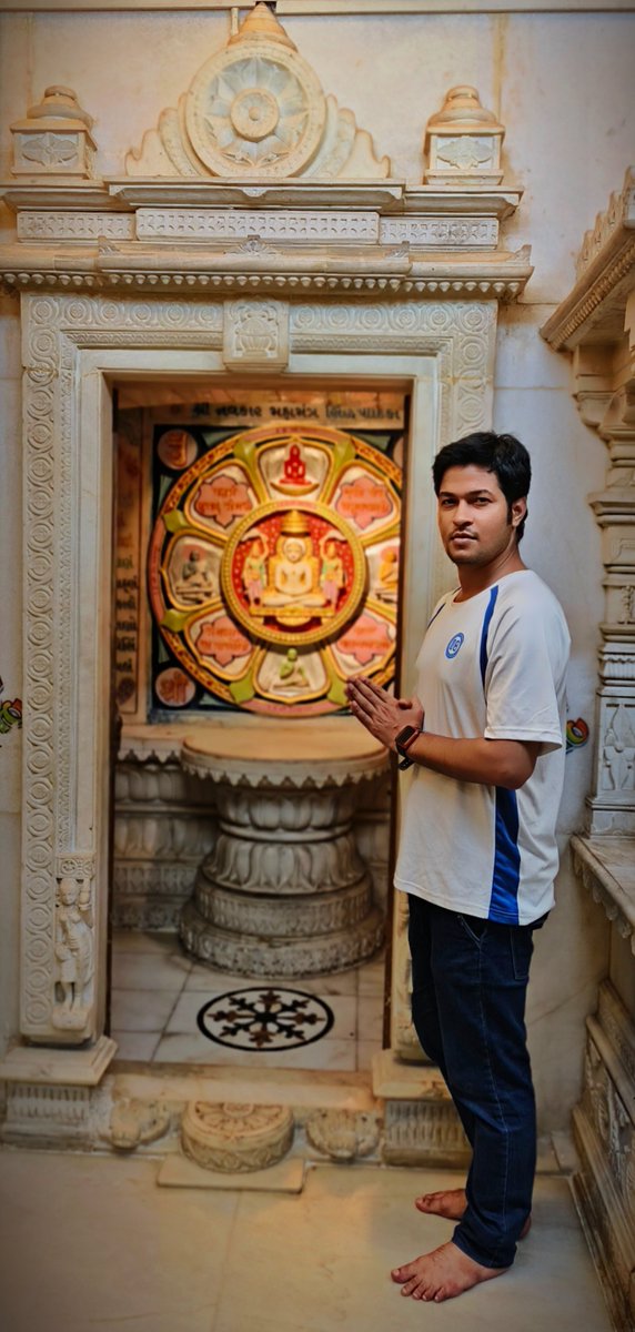 shuklarishabh52's tweet photo. The traveller.....explorer 

#painterbaburishabh #swapnilsaundarya #rishabhpainterbabu #homedecor  #decoration #interiordesign
#ART #interiors #HOME #artist #painter #instamen #love #cupid #raw #roughandtough #rebellious #menofinstagram #formals #temples https://t.co/1UWtB7wgNF