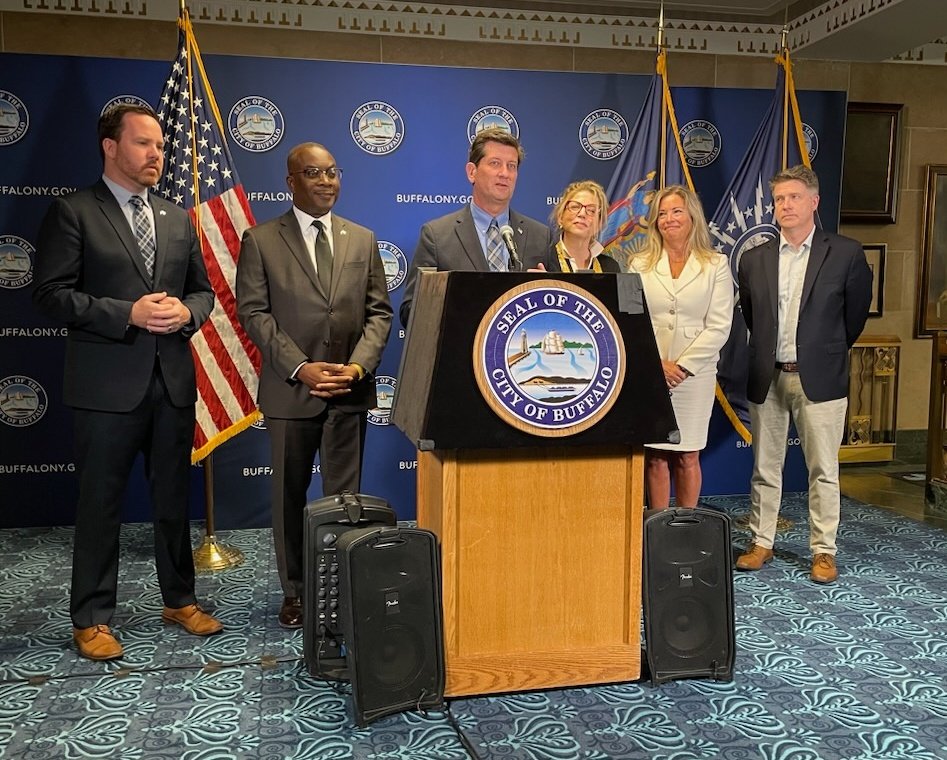 markpoloncarz's tweet photo. Big News: Today I joined @MayorByronBrown, Dep. Co. Exec. @LisaChimera, @CMChrisScanlon and others to announce a major city-county partnership to build new #AffordableHousing units: $23.5 million of total invesment ($13.5 m from the county and $10m from the city).  1/2 https://t.co/2qVJYO4tHj