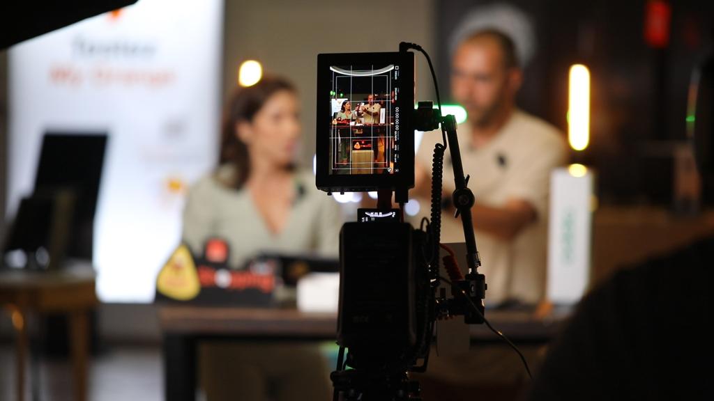 HGadachaPro's tweet photo. Très bon 1er liveshopping interactif et immersif  by @OrangeTN pour sa boutique en ligne en partenariat avec @OPPOTunisia.
Prestation bluffante de @AmSnoussi et belle expérience sur place à la magnifique boutique de La Marsa @millet_thierry
#ecommerce #liveshopping #digital https://t.co/UVyGGW8VWy