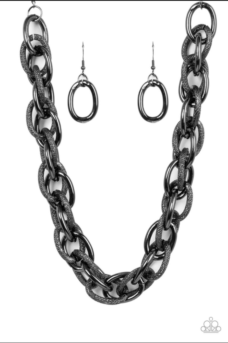 JacquiO69's tweet photo. BOLD &amp; SASSY ACCESSORIES MAKE A STATEMENT. #KrownJewelzz #accessoriesforless #jewelrylovers https://t.co/8lx7NHla7t