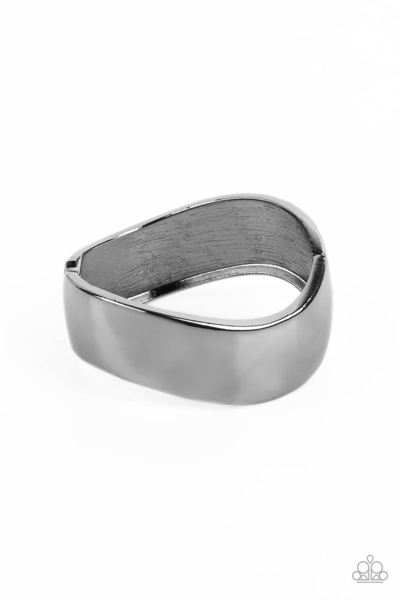 JacquiO69's tweet photo. BOLD &amp; SASSY ACCESSORIES MAKE A STATEMENT. #KrownJewelzz #accessoriesforless #jewelrylovers https://t.co/8lx7NHla7t