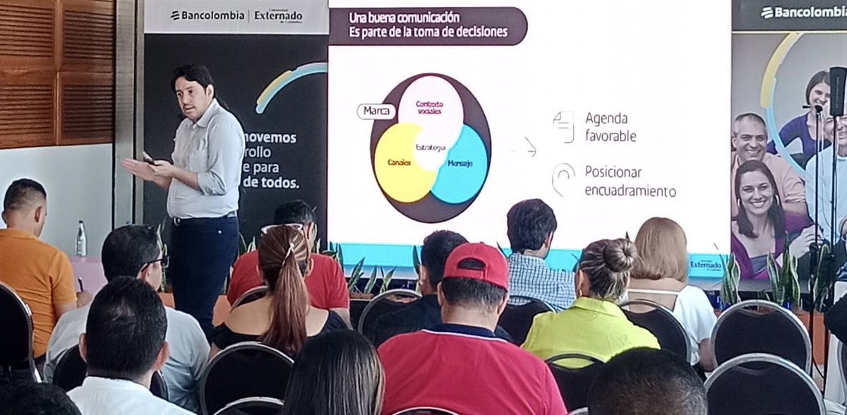 MaraClaudiaRome's tweet photo. “Gobierno consciente” continúa, hoy en Bucaramanga con compañeros de @FIGRIExternado de la @UExternado, hablando sobre Gestión pública, Territorios sostenibles, Comunicación política a candidatas(os) a alcaldías y gobernación de Santander. https://t.co/b2CDhiDOWA