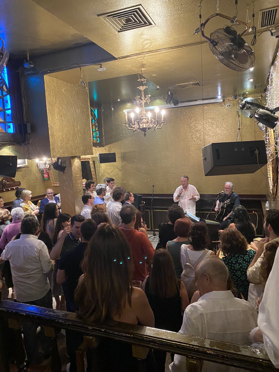 Gran fiesta de reencuentro y cumpleaños de <a href="/EstComunicacion/">Estudio de Comunicación</a> con  <a href="/Panchovarona/">Pancho Varona</a> y grandes artistas de la casa como <a href="/Ecampos1976/">Estefanía Campos</a> . Felicidades a todo el equipo!