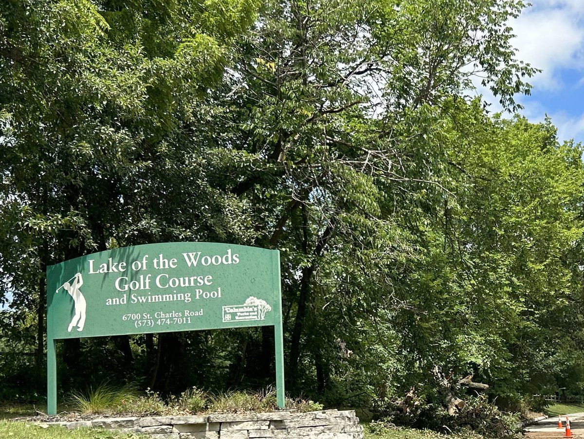 cookie8010's tweet photo. Yesterday’s storm downed a dozen or so majestic trees at Lake of the Woods Golf Course in Columbia, Mo. My nemeses are still standing strong. So there’s that! @KOMUnews @KRCG13 @CoMissourian @columbiatribune https://t.co/6IRDSOjOOB