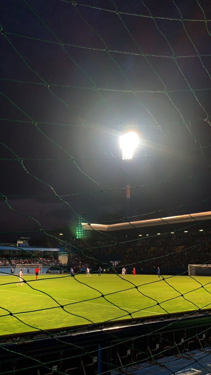 od sto kafica na grbavici sjedem u onaj gdje su dinamovi navijaci