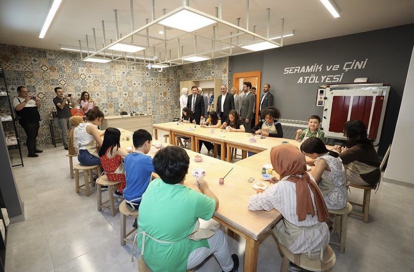 akkadinkaratay's tweet photo. KÜLTÜR VE SANAT AKADEMİSİ AÇILIYOR🥳🥳

Birçok farklı yaş ve atölye grubunda eğitimlerine başlayan Karatay Kültür ve Sanat Akademisinin açılış törenine katılım sağladık.
Emeği geçen herkese teşekkür ederiz.💐💐
@hkilca 
@Hulyaa_42 https://t.co/NUOqG7d94r