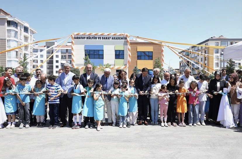 akkadinkaratay's tweet photo. KÜLTÜR VE SANAT AKADEMİSİ AÇILIYOR🥳🥳

Birçok farklı yaş ve atölye grubunda eğitimlerine başlayan Karatay Kültür ve Sanat Akademisinin açılış törenine katılım sağladık.
Emeği geçen herkese teşekkür ederiz.💐💐
@hkilca 
@Hulyaa_42 https://t.co/NUOqG7d94r