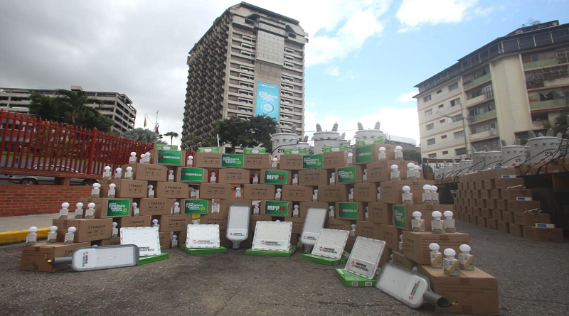 VTVcanal8's tweet photo. Entregan 160 mil insumos y equipos para atención del servicio eléctrico

#UniónRevolucionaria

https://t.co/RBTCdCwXYU https://t.co/uVsjozR86w