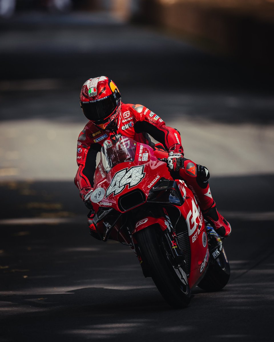 Tech3Racing's tweet image. Day 1 at @fosgoodwood 🚀
What an AMAZING event 😍

@polespargaro enjoyed a lot his return on his GASGAS RC16 today! 🥰 

#GASGASFactoryRacingTech3 #GetOnTheGas #FOS #Pol44 #MotoGP