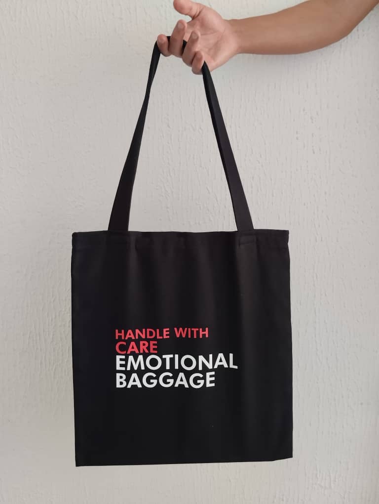 Gab_Pot's tweet photo. Estoy vendiendo tote bags bien cool y grandísimos. Se pueden personalizar y son BBB. Vienen en beige, blanco y negro. https://t.co/UPXvs6I3oW
