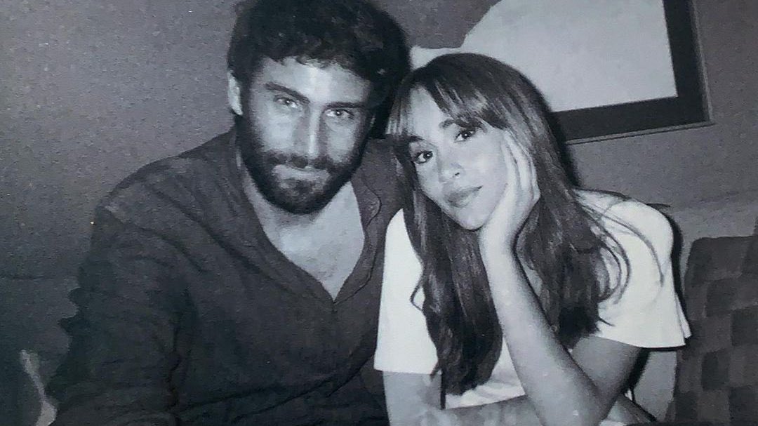 AitanaGlobal's tweet photo. “Supongo que #TrasLaPared, mi peli de Netflix, saldrá el año que viene. Es una película de la que me enorgullezco mucho y también de mi personaje. Por lo que me espera una premier.”

Aitana para RadioDisney. https://t.co/R7Z8fs6MIv