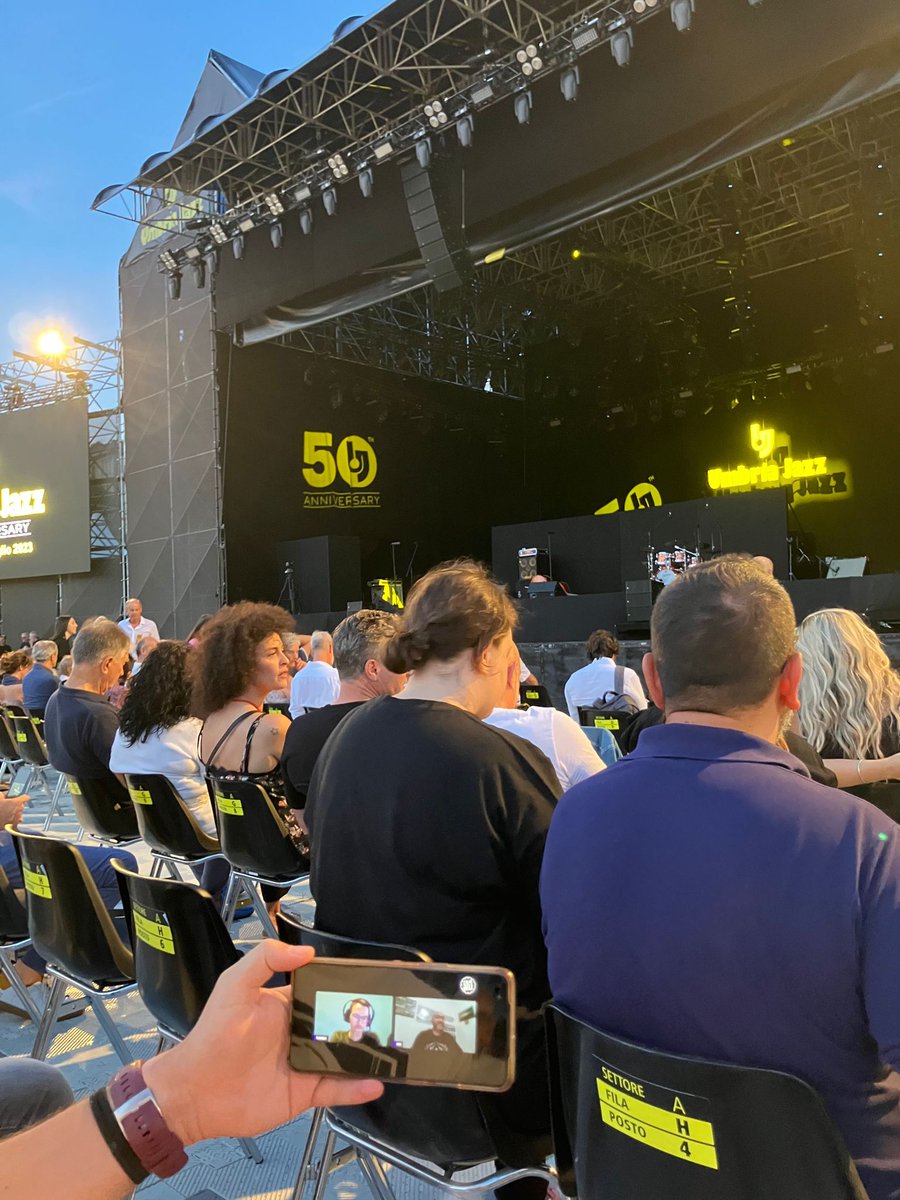 mickyleroy's tweet photo. Quando sei a Umbria jazz ma i ragazzi sono live @53x11Podcast https://t.co/rNlE9i9tCp