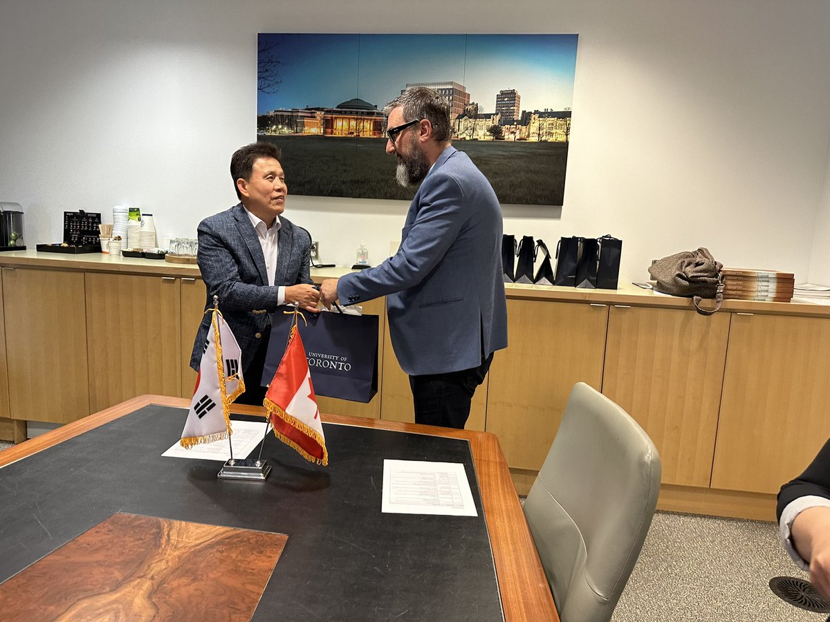 Great to meet in person with our partners from IITP #Korea.  Launching the new <a href="/UofT/">University of Toronto</a> IITP #AI training program.  We look forward to welcoming 30 students from across Korea later this year. <a href="/CARTEToronto/">CARTE Toronto</a> @global_uoft