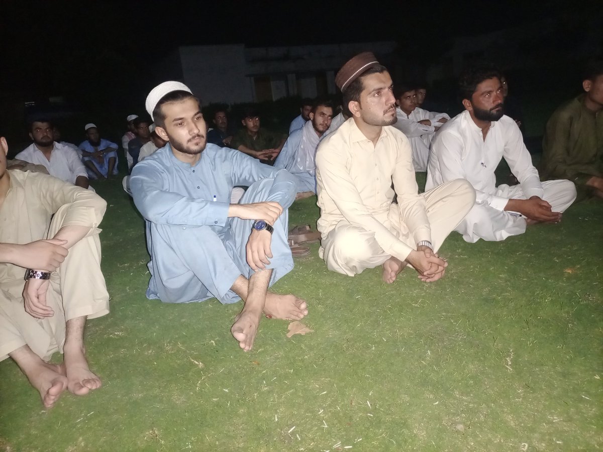 JamiatCHD's tweet photo. اسلامی جمعیت طلبہ چارسدہ مقام کے زیر اہتمام امیدواران کیلئے شب بیداری کا اہتمام کیا گیا۔
شب بیداری میں درسِ قرآن، زیارت القبور اور نوافل کا اہتمام کیا گیا۔ 
شب بیداری کا اختتام دعا سے کیا گیا۔ 
#JamiatChd #JamiatPK #KPJamiat https://t.co/aY56RJd9Jl