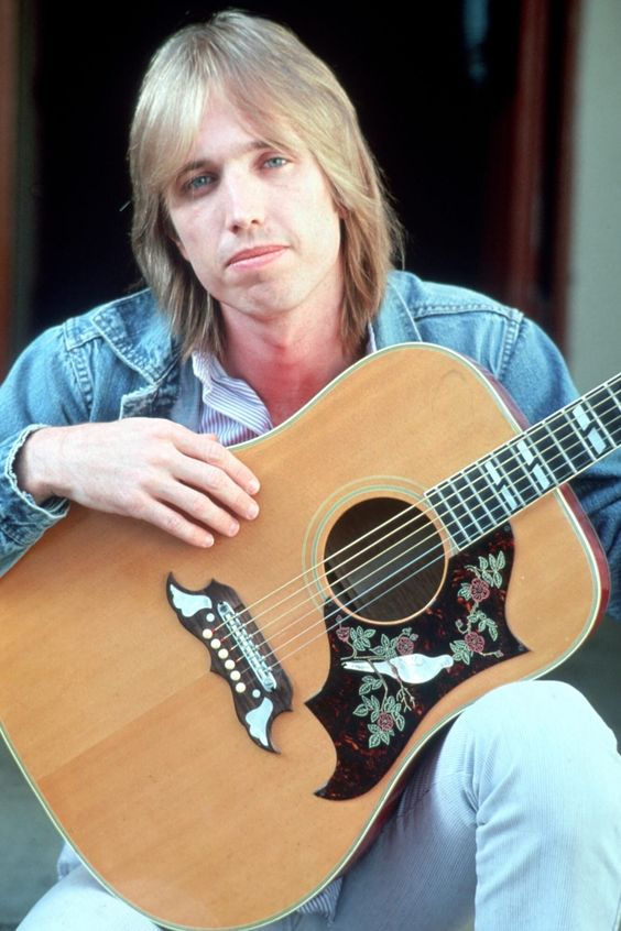 ReturnofR's tweet photo. What is YOUR favorite TOM PETTY song of ALL TIME? #TomPetty https://t.co/9x0RuaABYb https://t.co/nUHcGfg4vq