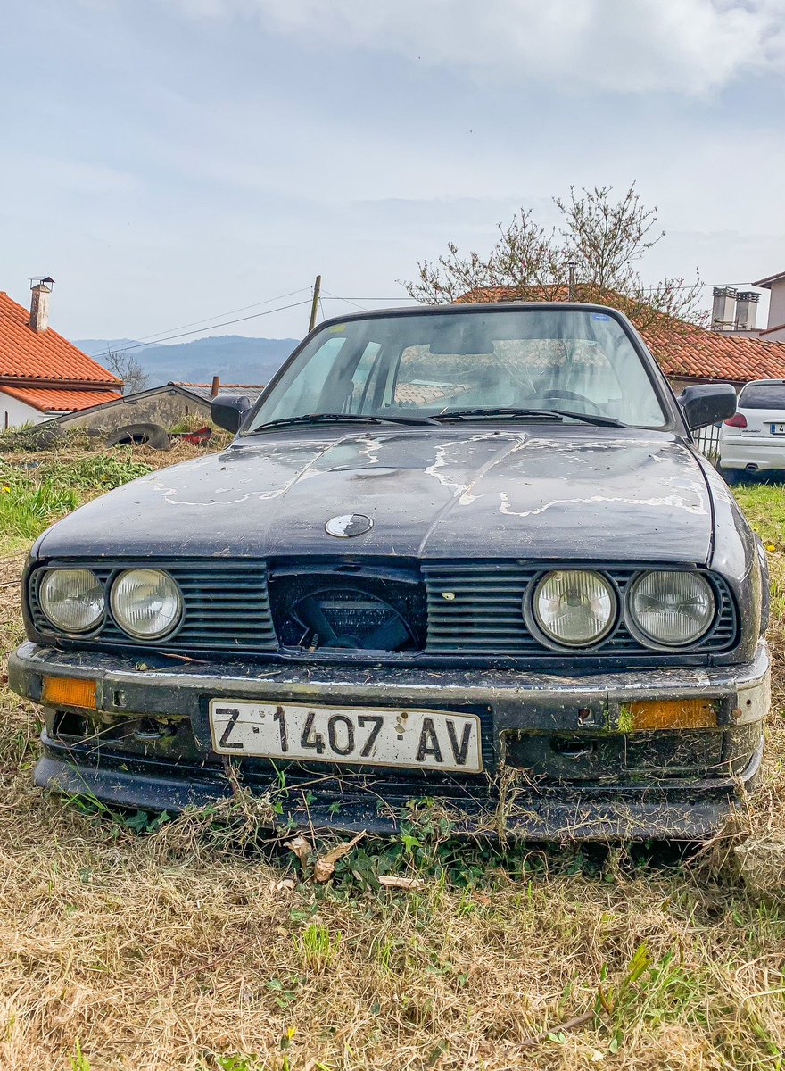 pabloasturies's tweet photo. Estos son algunos de los coches abandonados que me fui encontrando. 

¿Cuál de ellos escogeríais para restaurar? 

TE LEO ✌🏼✌🏼 https://t.co/bxSVUt8dyB