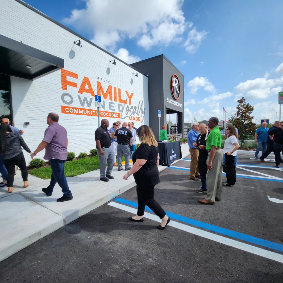 Congratulations to 4 Rivers Smokehouse on their recent Ribbon Cutting Ceremony! 

4 Rivers is a family-owned smokehouse with a new location right here in Lakeland, FL. 

We are happy to have 4 Rivers Smokehouse as a member of the Chamber and community.