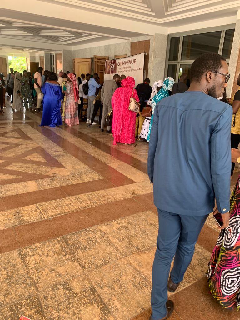 Ceemo_sn's tweet photo. Longue file d’attente au King Fadh Palace pour les ateliers et panels de la 1ère journée de la #PME 👍🏽 Vous y étiez ?

Nous accompagnons les #entreprises dans la structuration financière de leurs projets et dans la recherche de #financement 

@Adepme https://t.co/Kug5c4uEJg