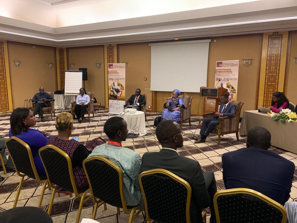 Ceemo_sn's tweet photo. Longue file d’attente au King Fadh Palace pour les ateliers et panels de la 1ère journée de la #PME 👍🏽 Vous y étiez ?

Nous accompagnons les #entreprises dans la structuration financière de leurs projets et dans la recherche de #financement 

@Adepme https://t.co/Kug5c4uEJg