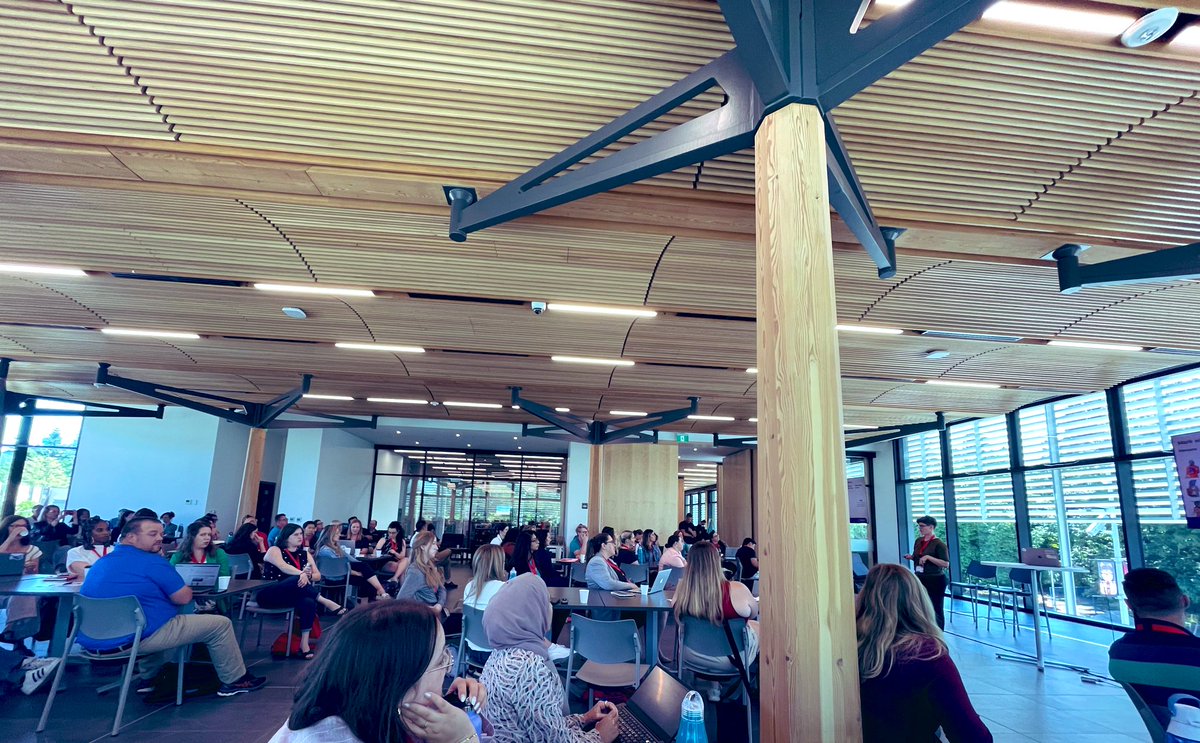 TheIrishManTS's tweet image. A superb quality talk from @dinojrock, to a massive crowd at @psewebconf 

Superb quality is exactly what I would expect from someone who works for the incredible @picklejar 

“Content is like a gift” #PSEWEB