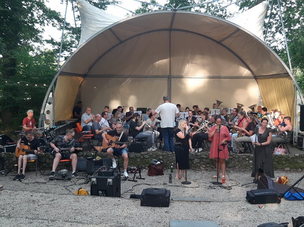theaterGrbergen's tweet photo. Racoon, ABBA, Joe Cocker, Hazes, Di-Rect, Earth Wind &amp; Fire, The Blues Brothers en jawel, Borsato.  Vrijdag in Het Bostheater gespeeld en gezongen door @SDGAne  band Acoustix Jeroen Bron Marjon Boonstra

Haast je voor kaarten naar de DA in @Gramsbergen of via site @DeVoorveghter https://t.co/V1s7McmcK0