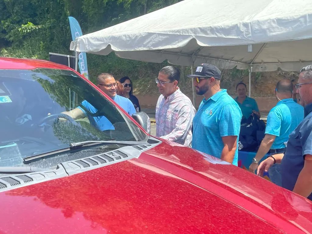 rodrzaguilo13's tweet photo. Naranjito| Es un privilegio poder ser parte de las iniciativas de nuestra administración que impactan positivamente al Pueblo. Hoy con nuestro alcalde, .@Orlando_Ortiz51 y el personal de #ODSEC. https://t.co/WNnsgX1nuR
