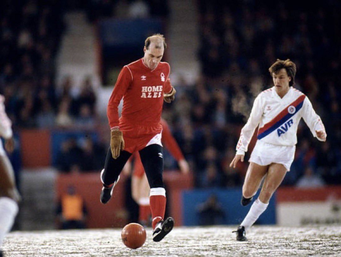 Johnny Metgod with the best pair of gloves ever seen on a football pitch.