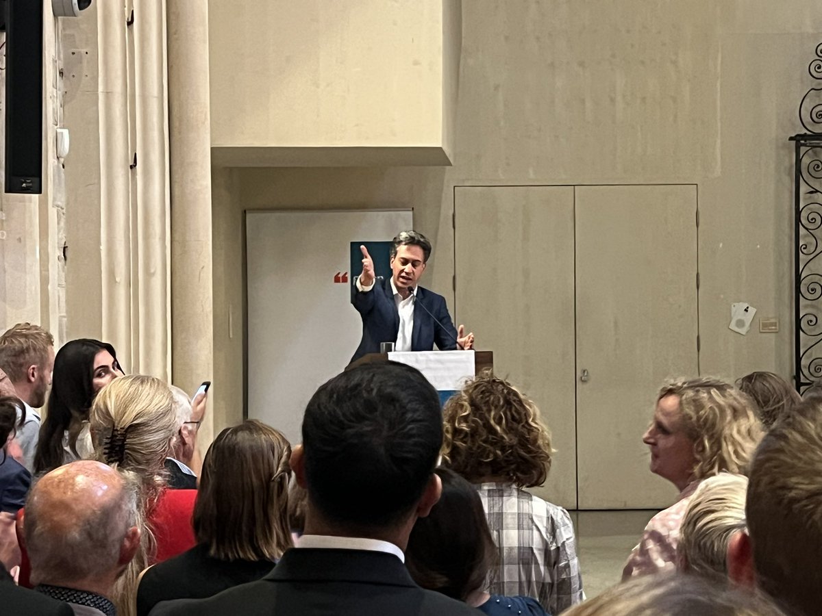 Fantastic to hear @Ed_Miliband tell the @GreenAllianceUK drinks of his joy becoming @Natures_Voice species champion for the grey heron. Nature matters and we are delighted to have Ed’s support! #naturecrisis