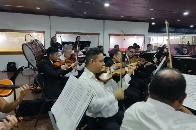 ✨La <a href="/BiblioNacional/">Biblioteca Nacional</a> celebró su 190° aniversario, preservando el material histórico y cultural de la nación, con un concierto de la Orquesta Filarmónica Nacional, acompañada por el guitarrista aragüeño Efraín Silva,  bajo la batuta de  <a href="/GildeGalvez/">𝙂𝙞𝙡 𝙙𝙚 𝙂á𝙡𝙫𝙚𝙯 🇪🇺</a> 🇪🇸

#UniónRevolucionaria