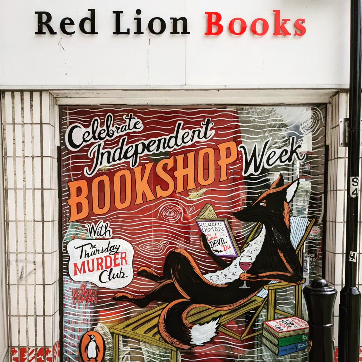 TheMarkASimmons's tweet photo. Stopped by @RedLionBooks this week.

Left 3 signed copies of Bled Out.

Great independent book shop in the heart of Colchester. Get yourselves down there and support local.

#bledout #supportindependent #redlionbookscolchester #crimefiction #detective #bookshop #poeboypublishing https://t.co/YbKi4TrT8C
