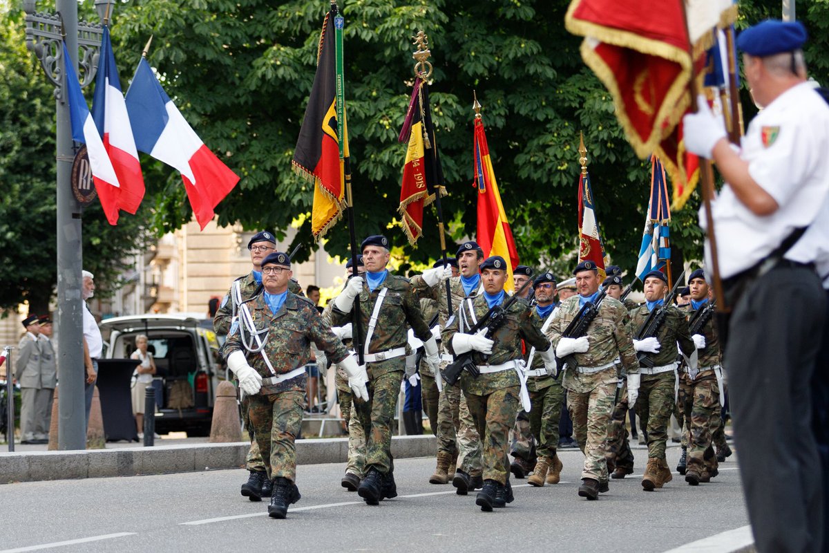 Today, #Eurocorps 🇩🇪 🇧🇪🇫🇷🇱🇺🇵🇱🇪🇸 marched with the troops of @strasbourg garrison on the occasion of the 🇫🇷French National Day🇫🇷 organized 'Place de la République'.
#14juillet #fetenationale #FiersDeNosSoldats #cohesiondefense #UnitedForEUROCORPS