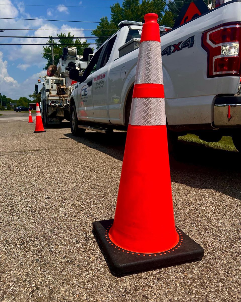 SafetyCustom's tweet photo. Keeping the roads safe, one lane at a time! 👷‍♂️ 🚦

#TrafficControlPros #CTS #trafficcontrollerlife https://t.co/rCb30yKrKd