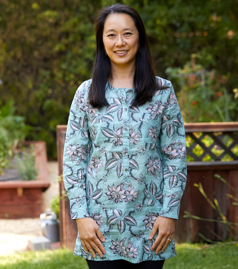 #Summer in full swing ☀️Our hand made kaftans are 100% #cotton, breathable and perfect for hot weather 😎 In #love with this gorgeous #floral pattern 💗 More colors + prints on our website: edenandzoe.com/collections/wo…
#fashion #style #handmade #womenswear