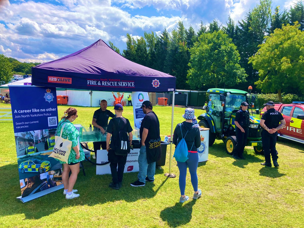 NYFRSselbyCSO's tweet photo. Fantastic ☀️ day @greatyorkshow working alongside @NYorksPolice we have been delivering water safety with the water safety flume and road safety using our driving simulator as well as recruitment brilliant engagement all day with the public   🚒 🚓 https://t.co/qPP1Y8mmRV