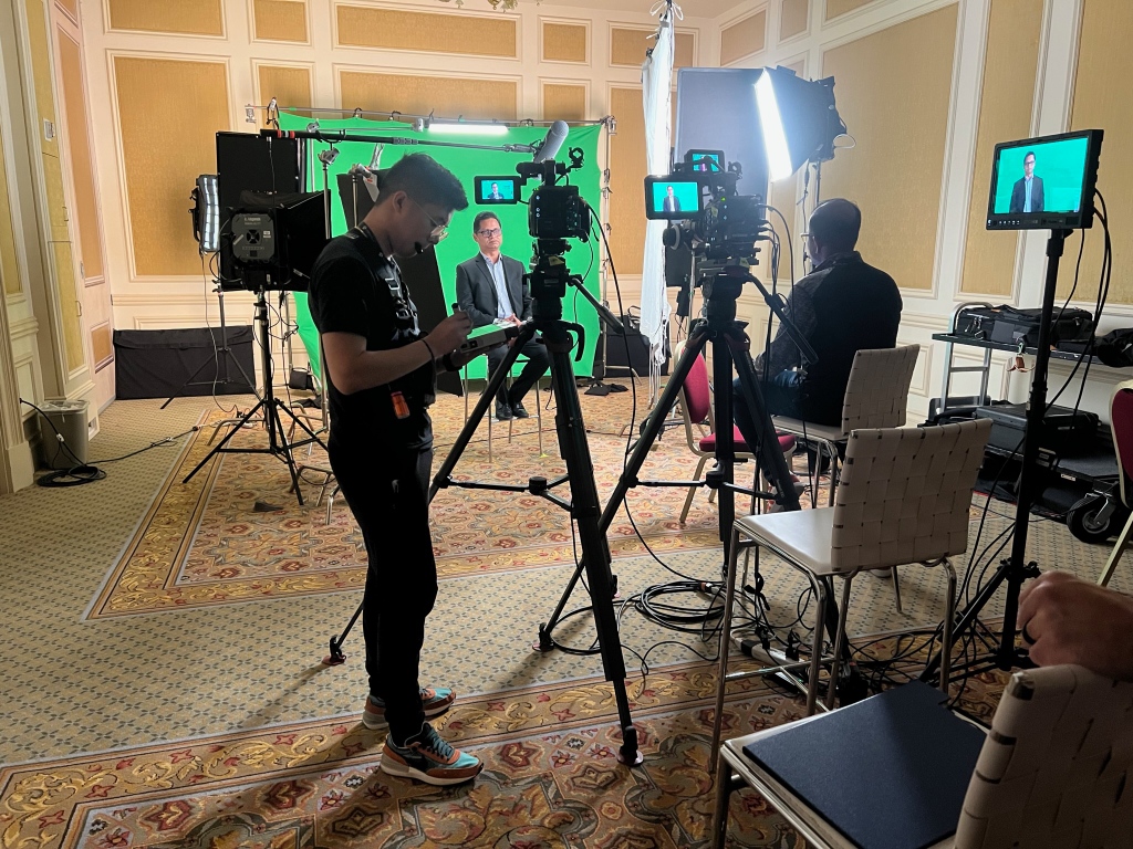 Yes we have crews for your convention filming.

#fivesixproductions #cameracrew