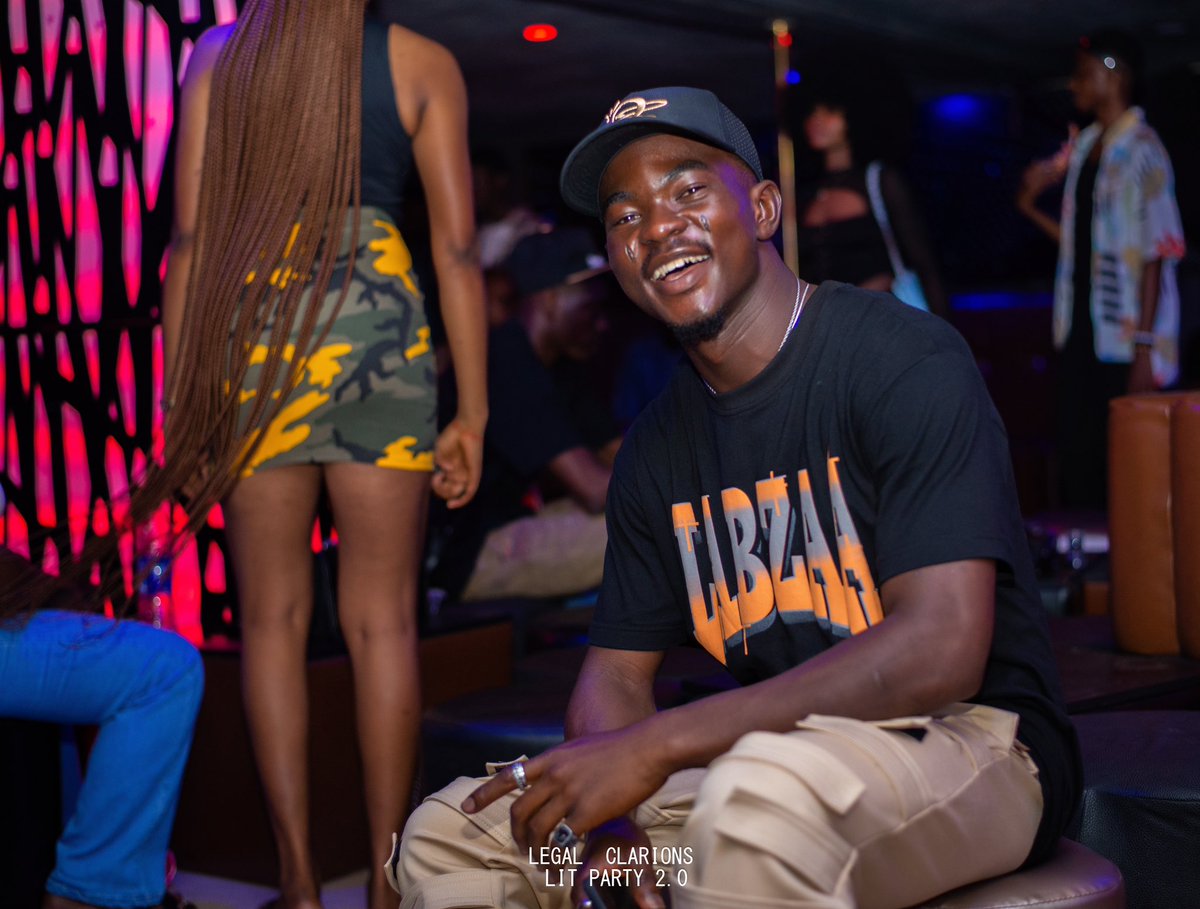 LekanSodiiya's tweet image. Vice President at LIT PARTY 🔥❤️

Happy boy😉😂
#notime
#outside