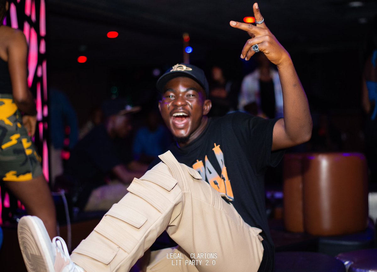 LekanSodiiya's tweet image. Vice President at LIT PARTY 🔥❤️

Happy boy😉😂
#notime
#outside