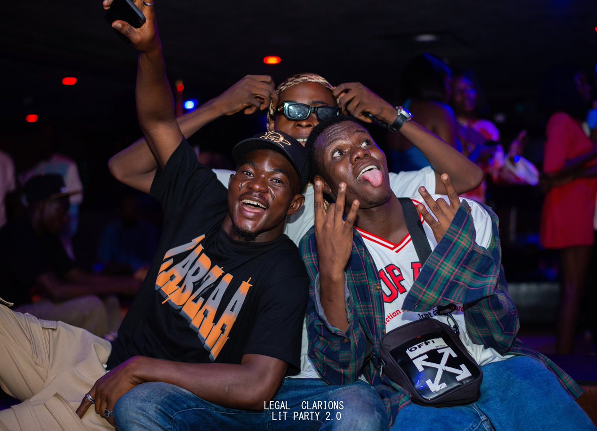 LekanSodiiya's tweet image. Vice President at LIT PARTY 🔥❤️

Happy boy😉😂
#notime
#outside