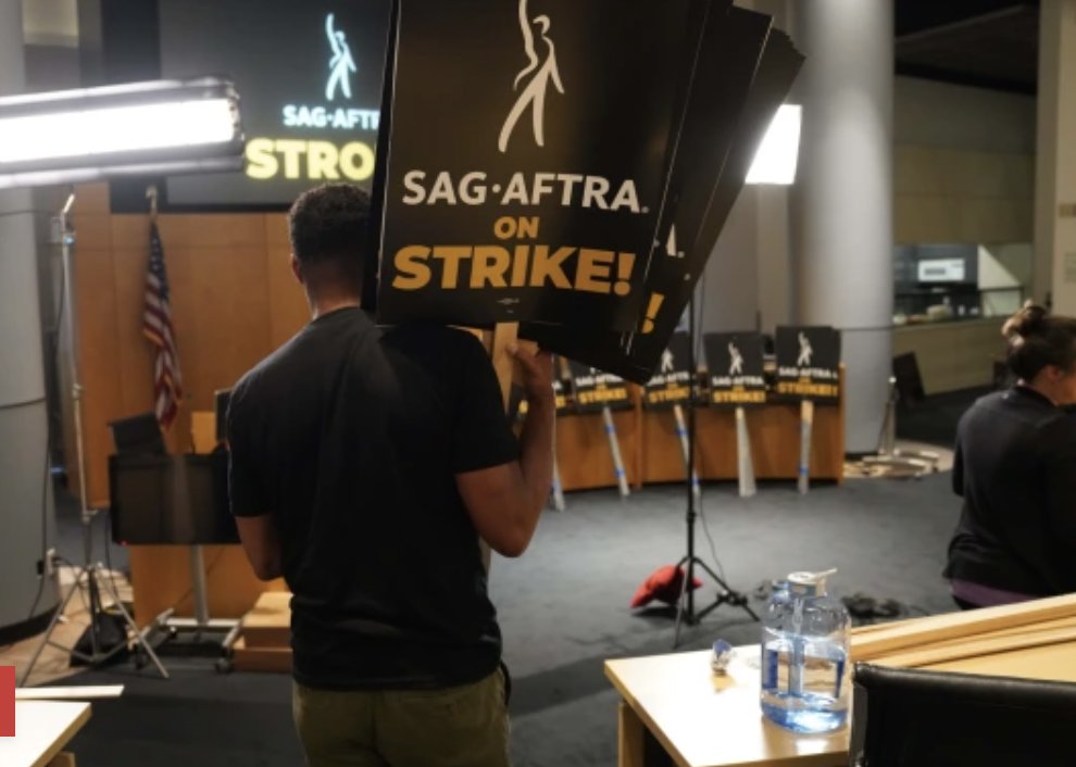 Deadline tweet media