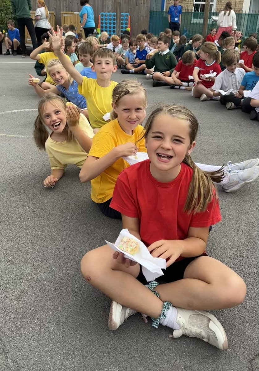 NorthTownDeputy's tweet photo. An end of an era of House points and House Treat winners 💙❤️💛💚 we celebrated as a school with games and amazing cakes baked by NT kitchen 😋 https://t.co/drKJu8Xm4z