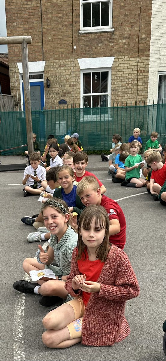 An end of an era of House points and House Treat winners 💙❤️💛💚 we celebrated as a school with games and amazing cakes baked by NT kitchen 😋