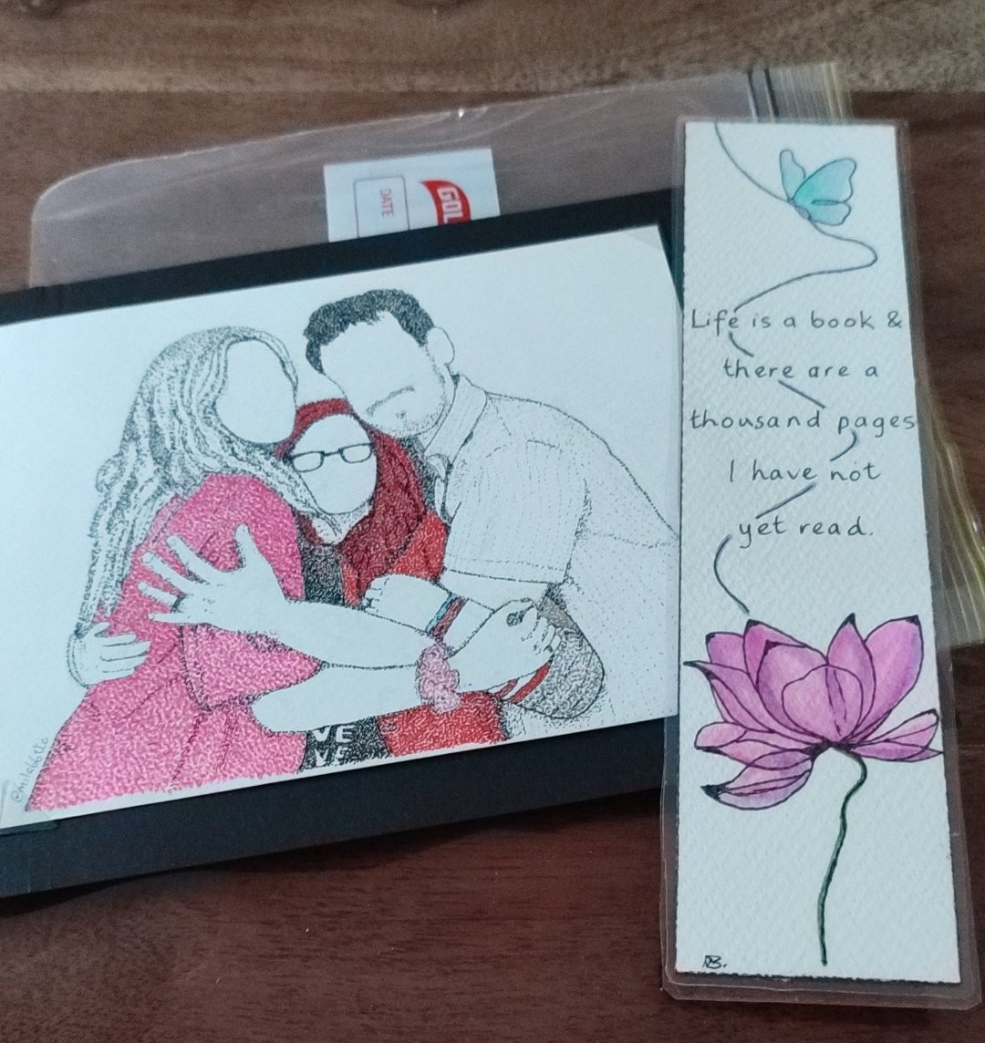 Tiffy1307Steph's tweet photo. Today couldn't be a better date to get mail I waited for one and a half month. A big thank you @mila66tia, I really love the drawing of my favorite #THOS4 #Shadowhunters convention photo and the bookmark was an amazing surprise. 💞🎉 made my day especially on this day 🥳🎂 https://t.co/Cc1h6SmLU1