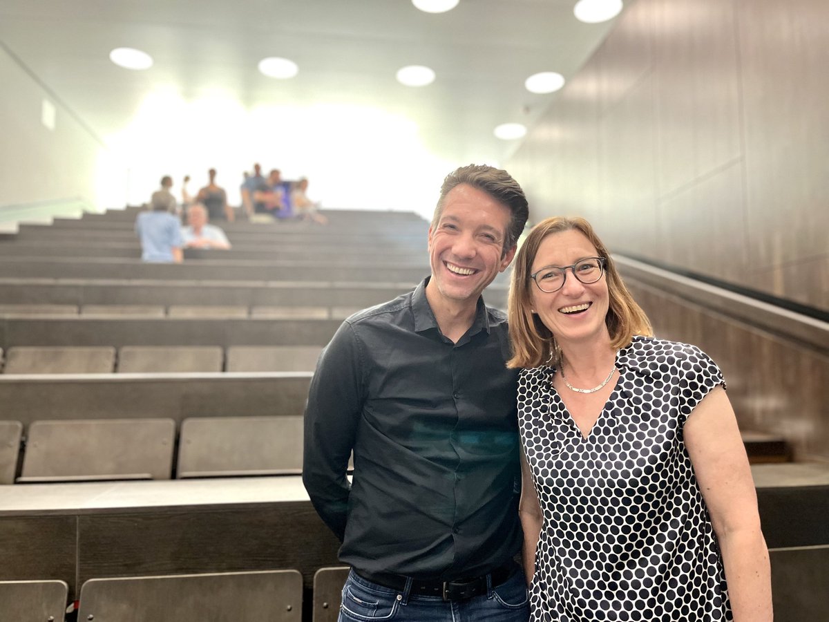 It's been a pleasure to welcome Nicole Frankenberg-Dinkel @FKBmicro from @rptu_kl_ld at our Microbiology Colloquium today! Exciting to hear what viral photosynthesis can teach us. Thank you for being our guest with host @Bastian_Molitor @CoE_CMFI @uni_tue!