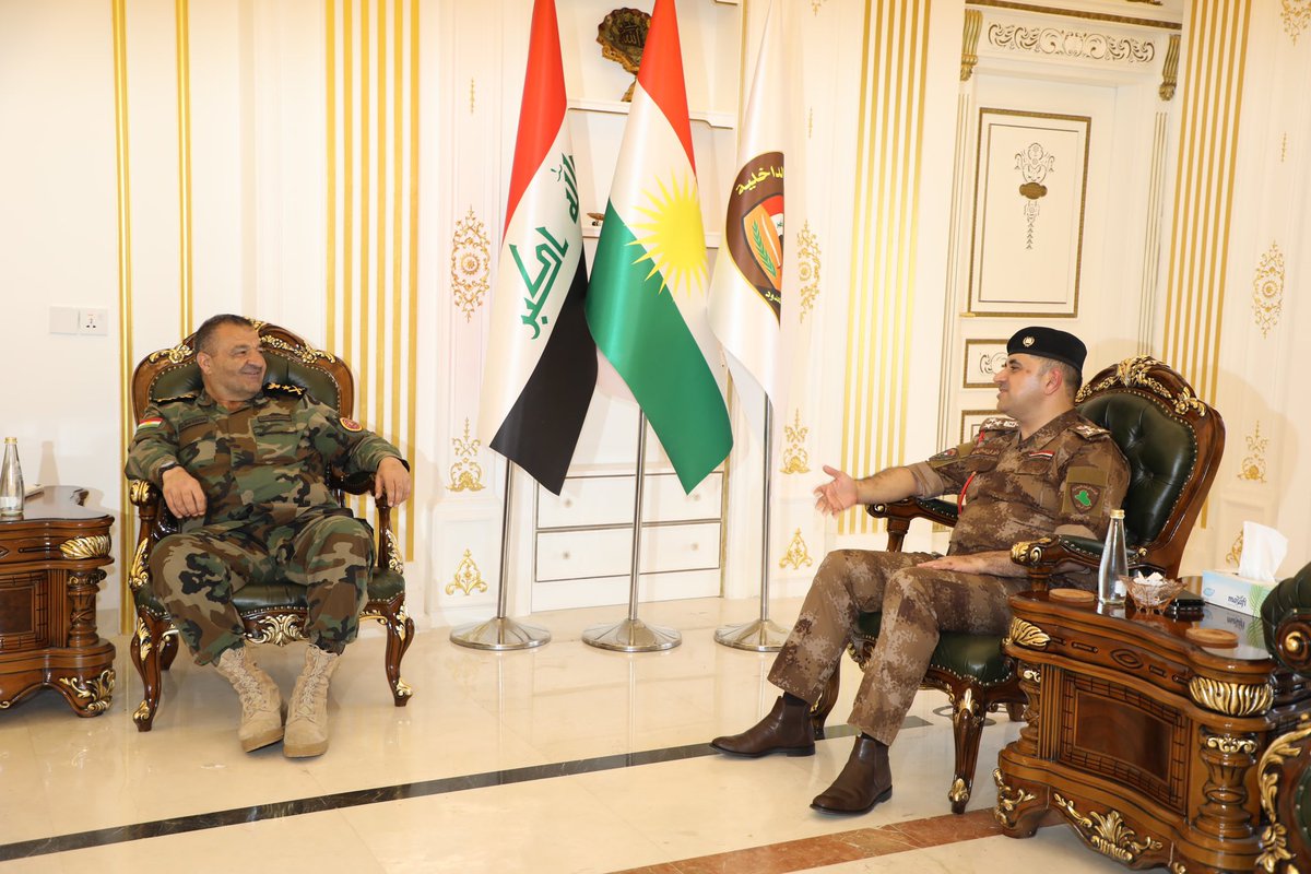 forces_command's tweet photo. سەردانی فەریق (#سیھاد_بارزانی) بۆ لای عمید (#دلێر_فەرزندە) بە مەبەستی پیرۆزبایی کردن لە پۆستی نوێ دا وەک #فەرماندە سنوری ناوچەی یەک.
راگەیاندنی
#فەرماندەیی_ھێزەکانی_پشتیوانی_یەک
#1st_supporting_forces_command
٢٠٢٣/٧/١٣ https://t.co/vECeH3HAA4