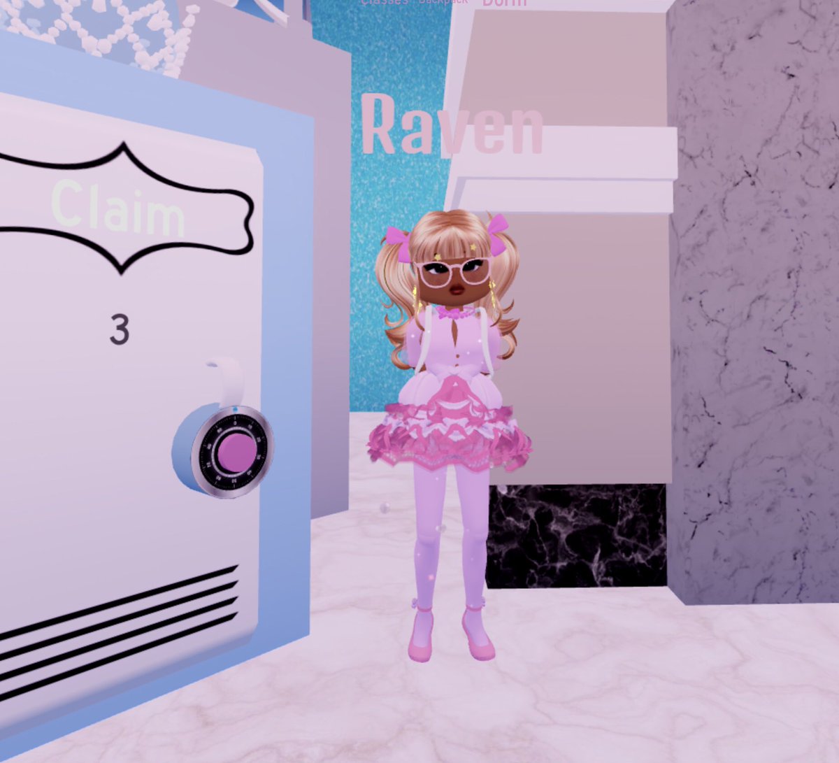 Islaaaa_izz's tweet photo. @SeizariRH @_Seizari My outfit!!! POV:ur mum wants to take photos before your first day of school… https://t.co/4N3XW1GGbM
